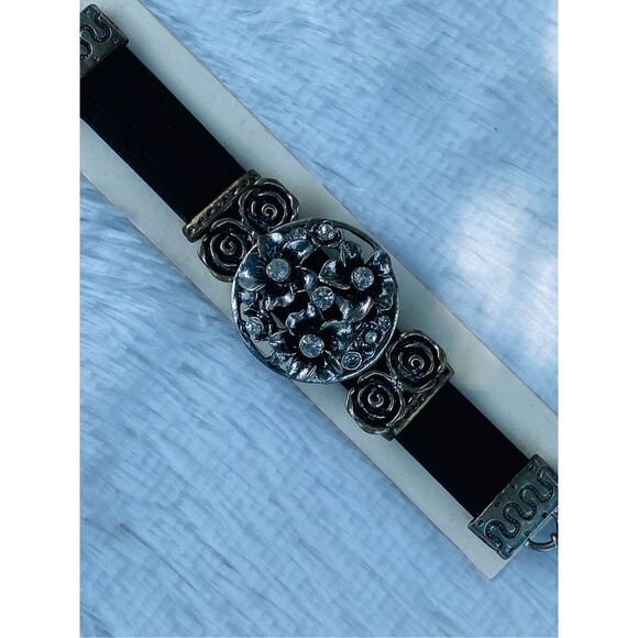 NWT Sarah’s Black Leather Floral Silver Bling Adjustable Bracelet - Picture 10 of 10